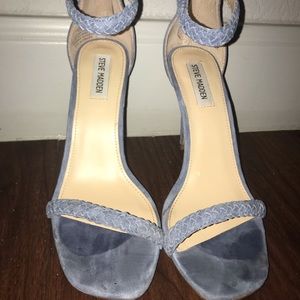 STEVE MADDEN SIZE 9.5 SKY BLUE SUEDE HEELS